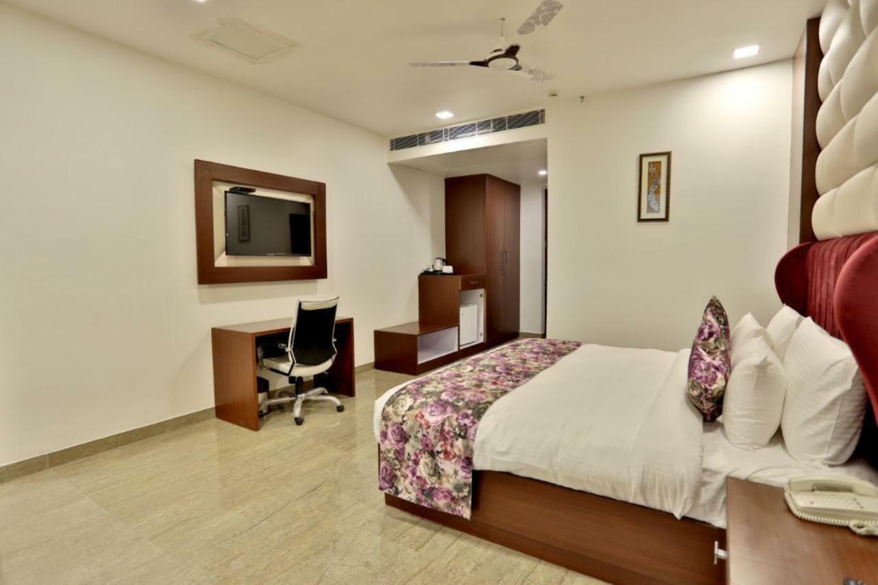 Hotel Royal Imperio Faridabad Exterior foto