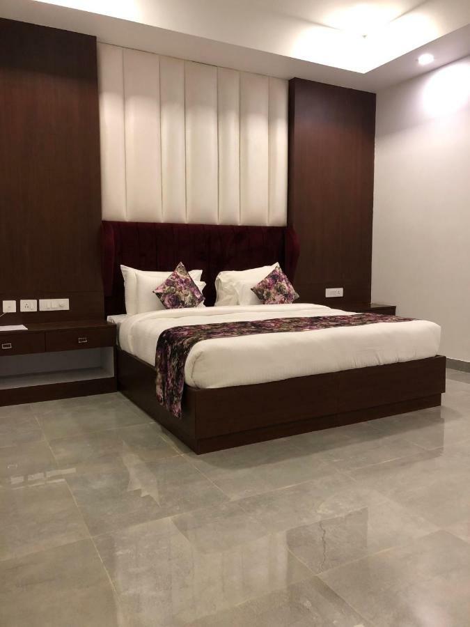 Hotel Royal Imperio Faridabad Exterior foto
